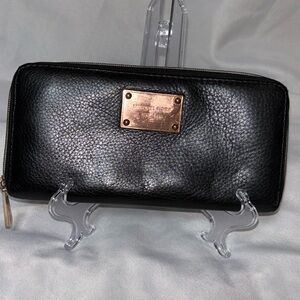 Michael Kors Rose Gold Plate Black Pebbled Leather Continental Wallet